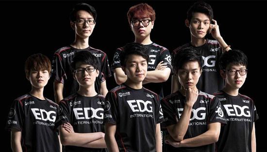 他凭借自己 他凭借自己