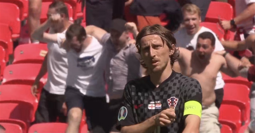 引入更多中 引入更多中